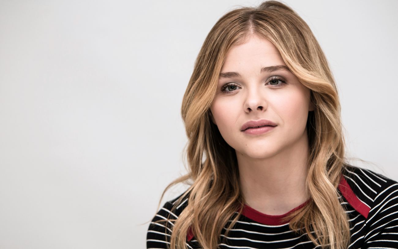 Ultra Wide Chloe Grace Moretz Wallpaper